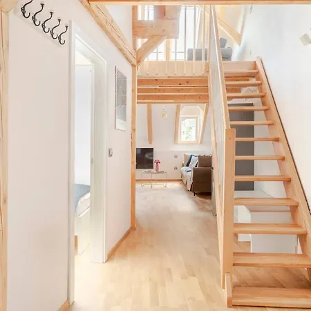 Spacious Castle View Loft Old Centre