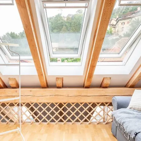 Spacious Castle View Loft Old Centre