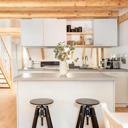 Spacious Castle View Loft Old Centre Apartman