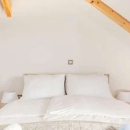 Spacious Castle View Loft Old Centre *