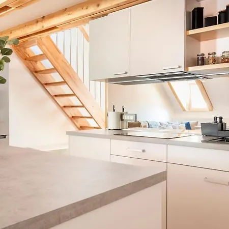 Apartmán Spacious Castle View Loft Old Centre