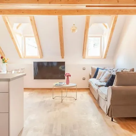 Spacious Castle View Loft Old Centre Apartmán *